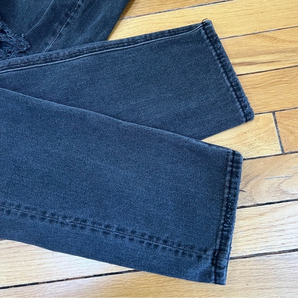 American Eagle faded black destroyed ripped Mom jeans size 6 regular - Picture 2 of 9